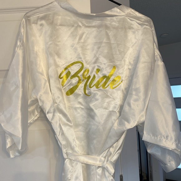 Bridal robe - Picture 2 of 4